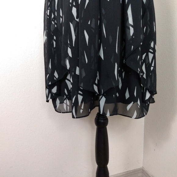 BCBGeneration Bl/Wht Chiffon Dress 12 - Picture 5 of 12